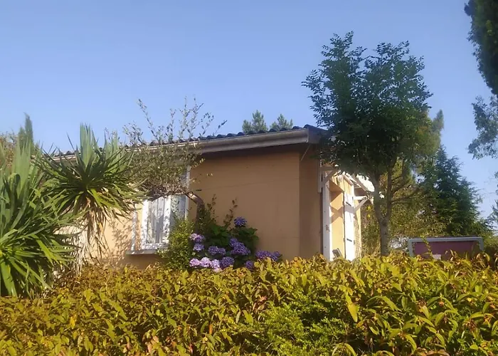 Maison Dans Un Ecrin De Verdure